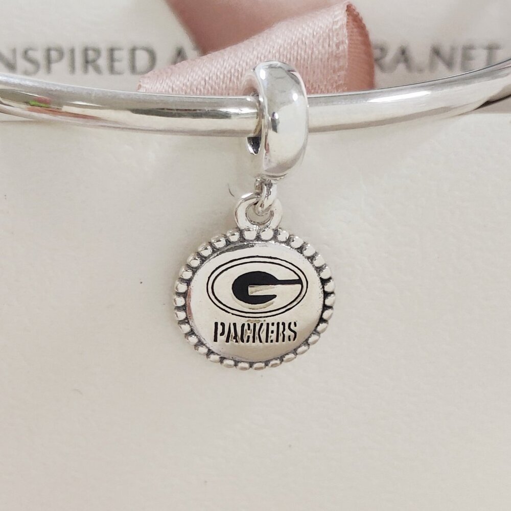 Pandora Green Bay Packers NFL Logo Exclusive Dangle Charm with box